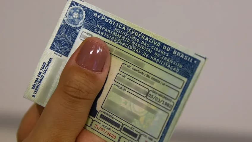 Queda expressiva na emissão de novas CNHs marca 2023 e indica redução ainda maior para 2024