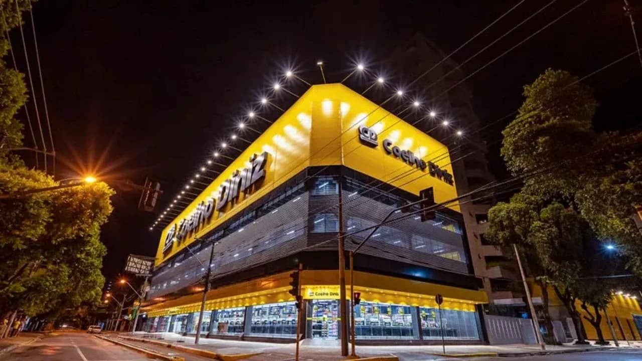 Estudante acusa supermercado em MG de racismo e prepara ação judicial