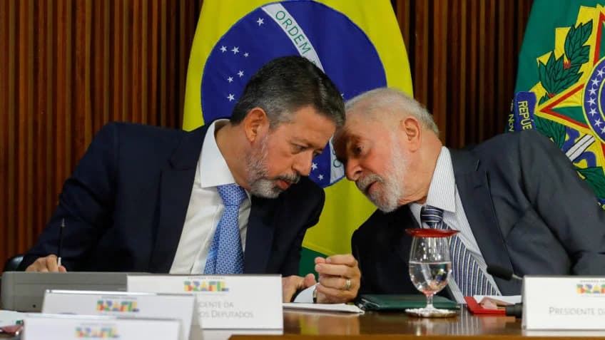 Lula, Lira e Haddad buscam acordo no Congresso durante almoço