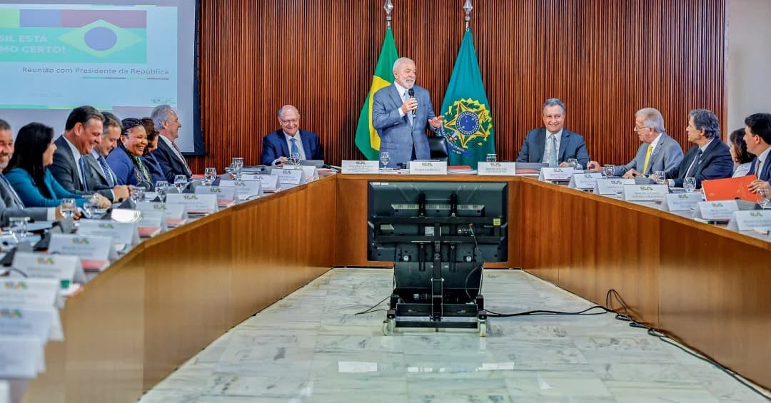 Lula Antecipa Retorno de Haddad de Férias para Reunião no Planalto!