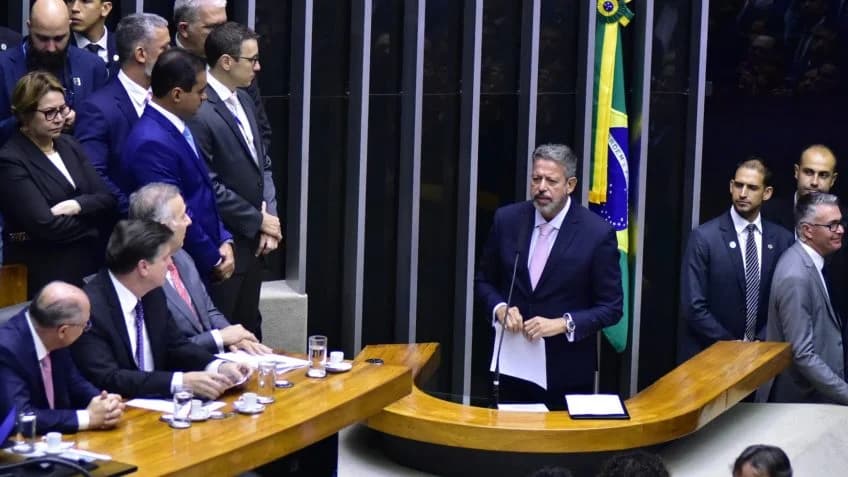 Alteração do sistema tributário visa acelerar economia, diz Arthur Lira