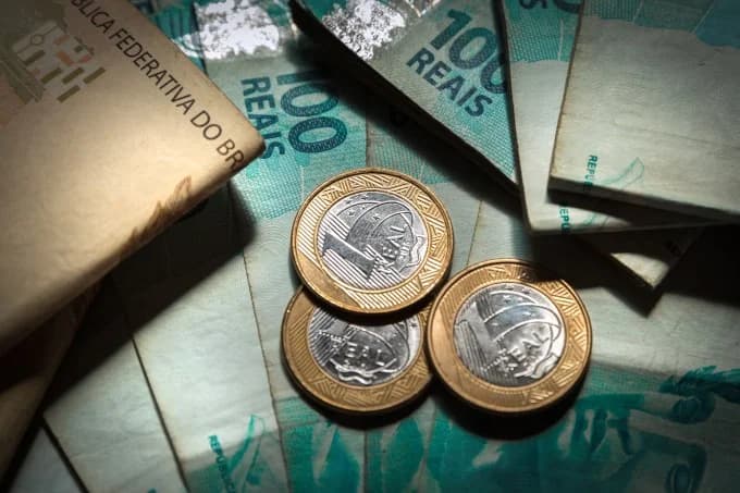 Economia brasileira mostra resiliência e analistas sobem projeção do PIB