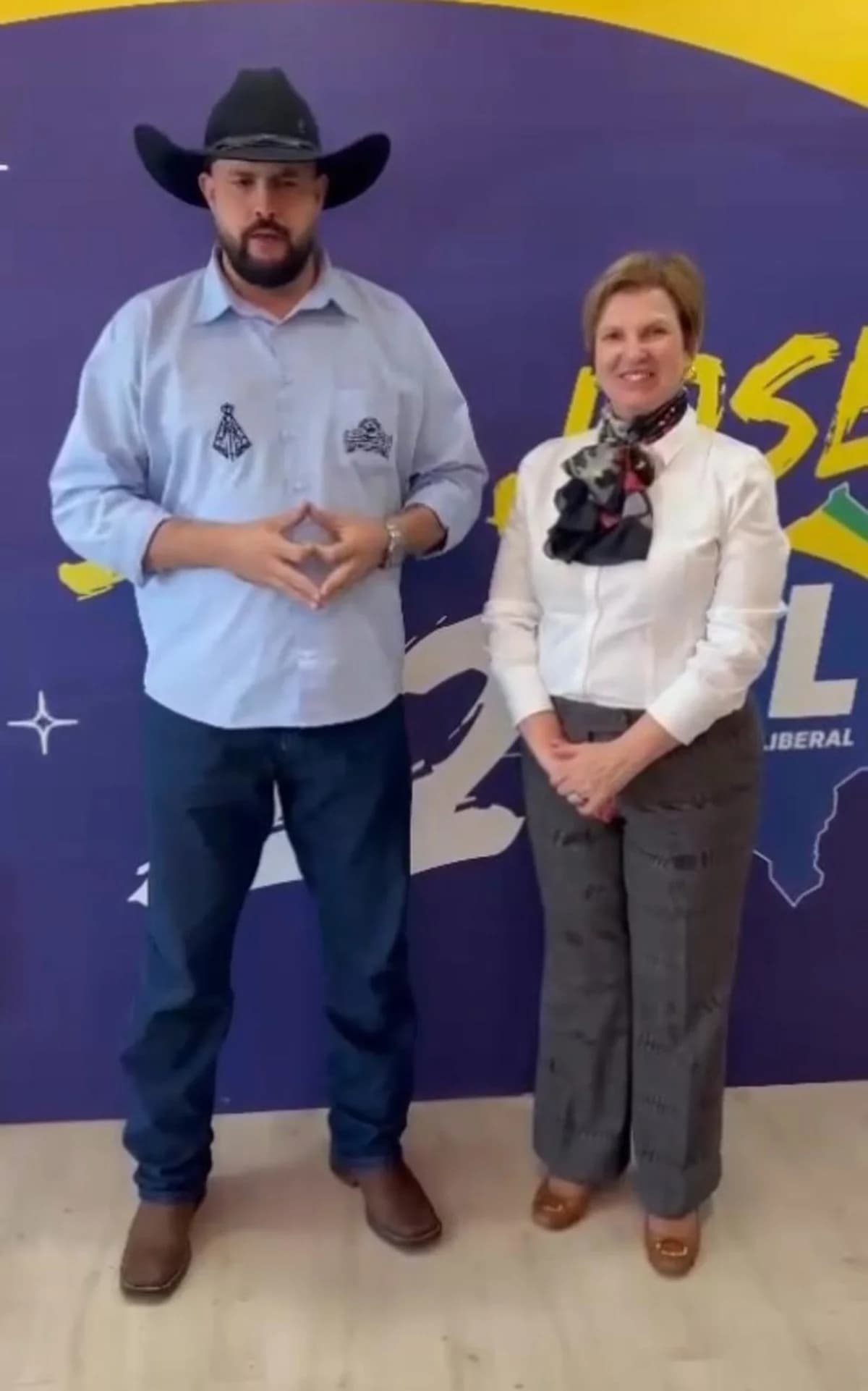 Bolsonaro é desafiado por Zé Trovão em Santa Catarina