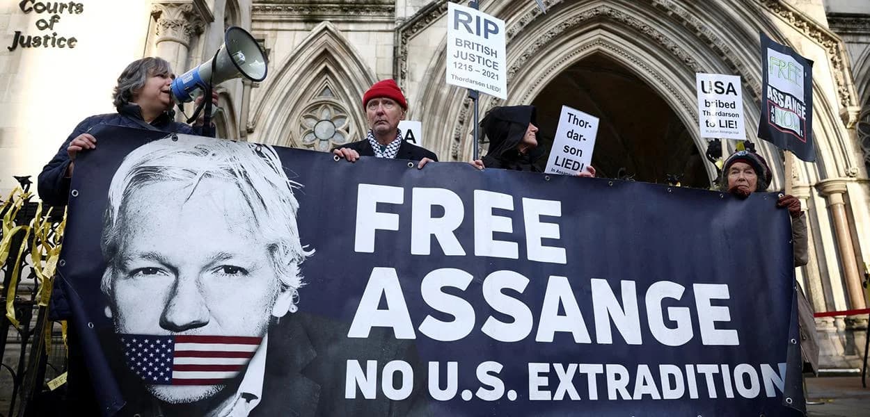 CIA em xeque: defesa diz que Assange corre risco real