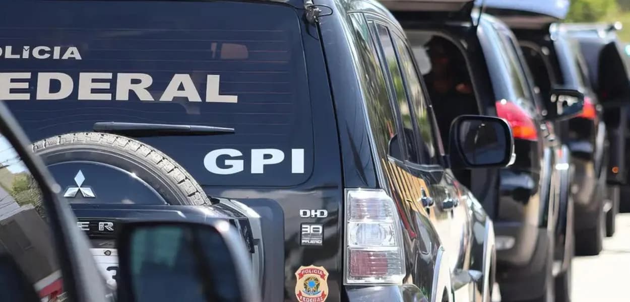 Marcha Lenta: PF mira Bolsonaro e pisa leve nos quartéis
