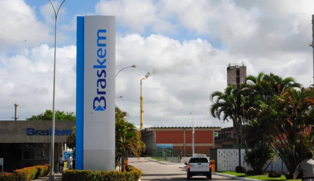 Braskem sofre rebaixamento e perde grau de investimento após desastre ambiental em Maceió