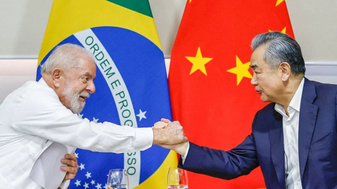 Presidente Lula e chanceler chinês definem detalhes da visita de Xi Jinping ao Brasil
