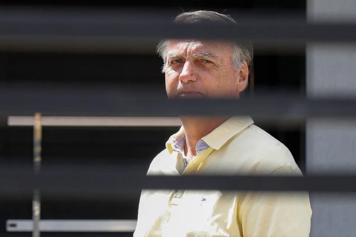 Às vésperas do STF, Bolsonaro se isola e chora, dizem aliados