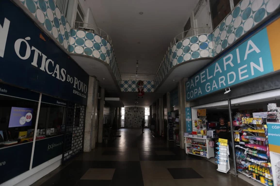 Apagão entra no 3º dia e expõe caos em Copacabana e Leme