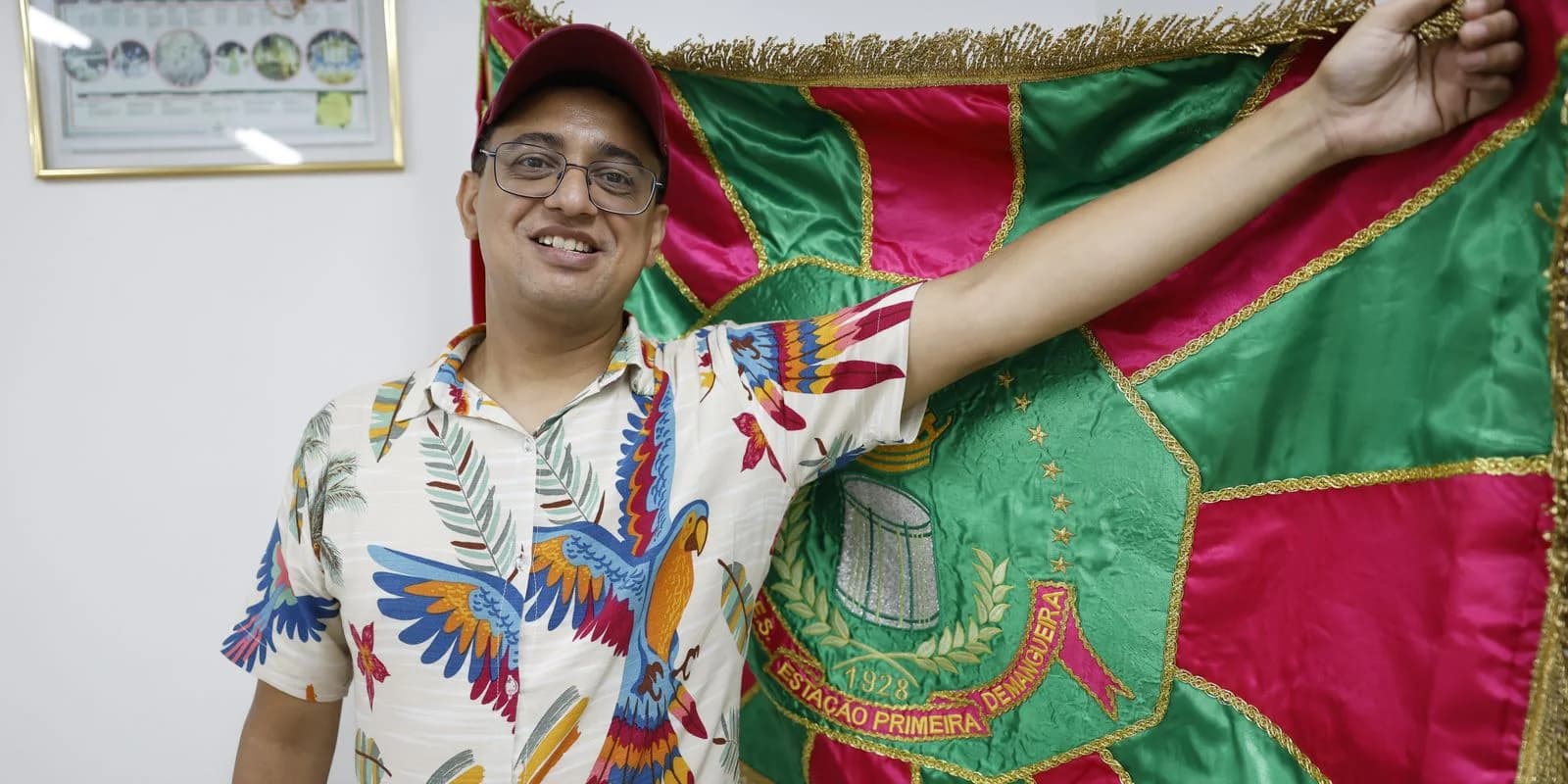 Mangueira leva Amazônia negra à Sapucaí e promete comover