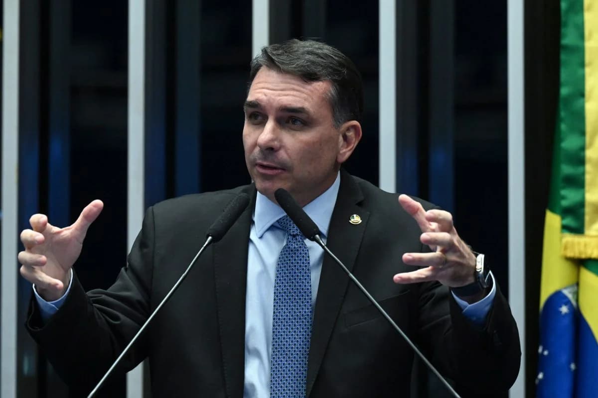 Proposta de Flávio acende alerta sobre golpe