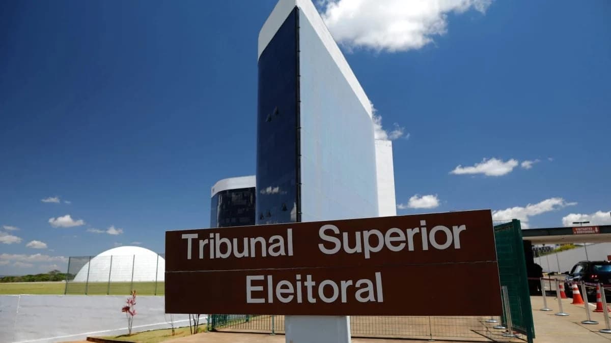 TSE barra ataques de Flávio contra Lula