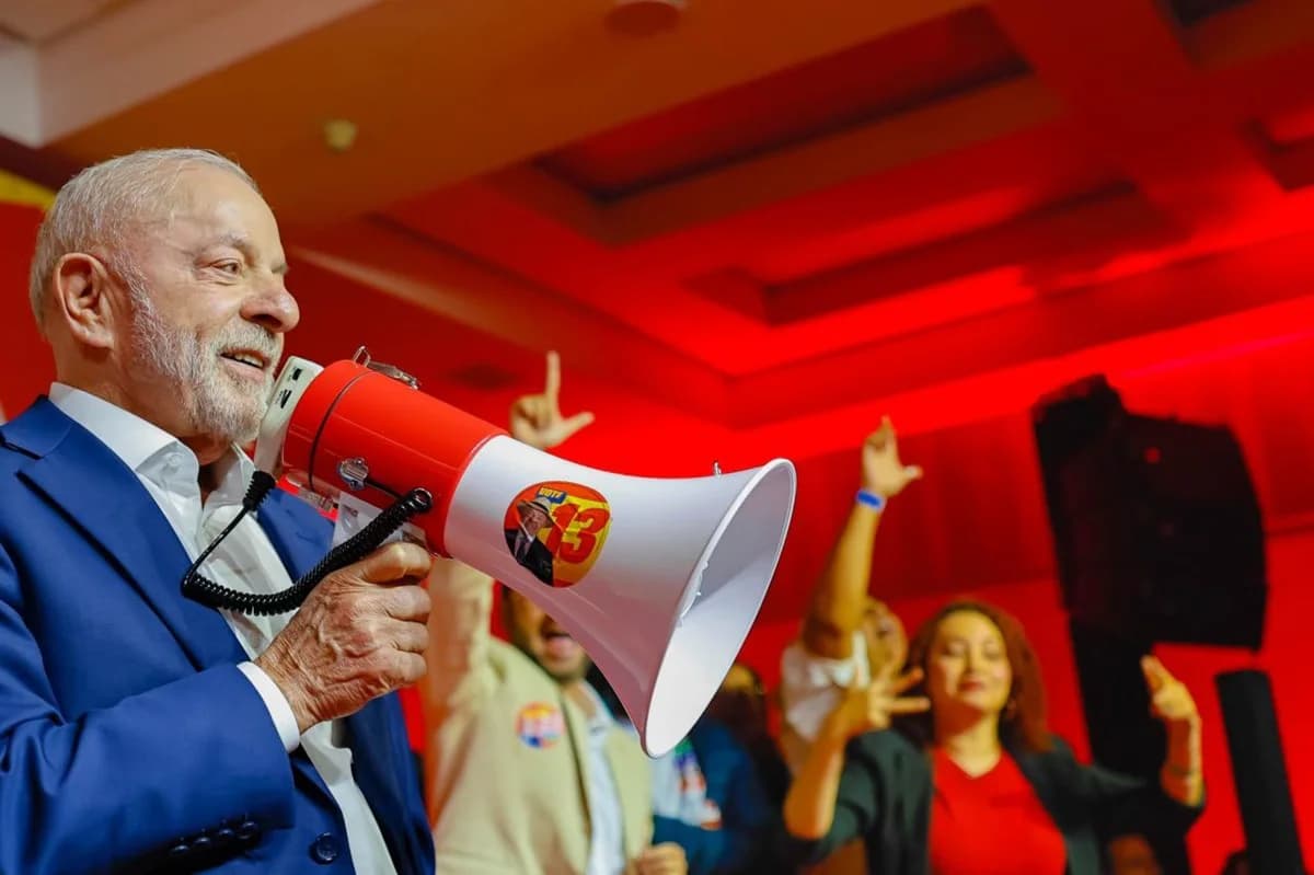 Lula alerta jovens: democracia exige participação