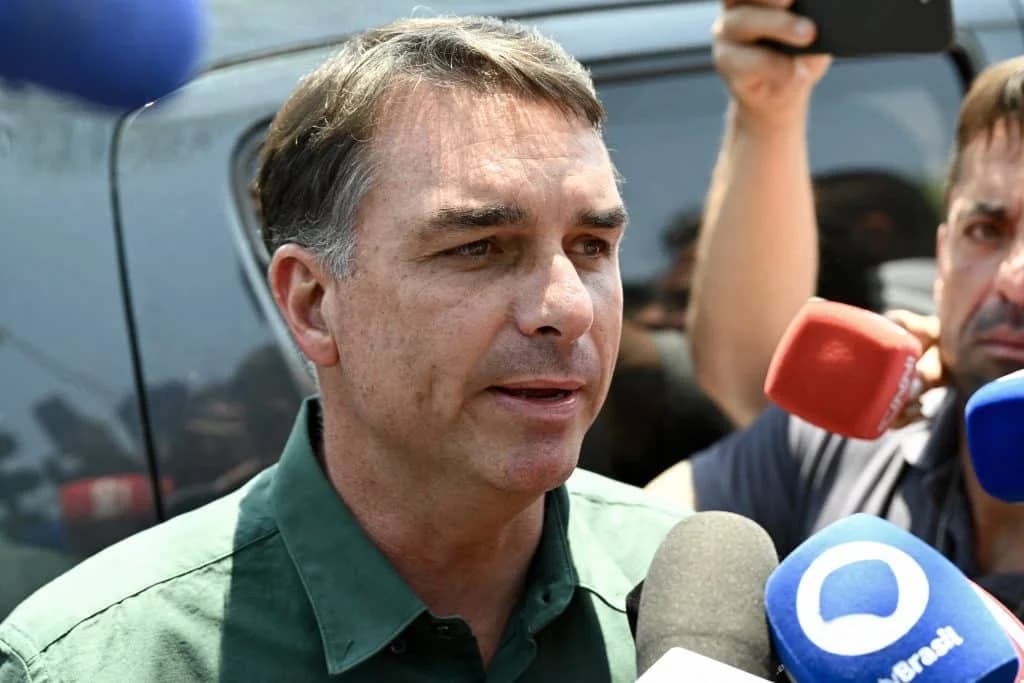 Flávio recua no 6x1 após aliado admitir sabotagem