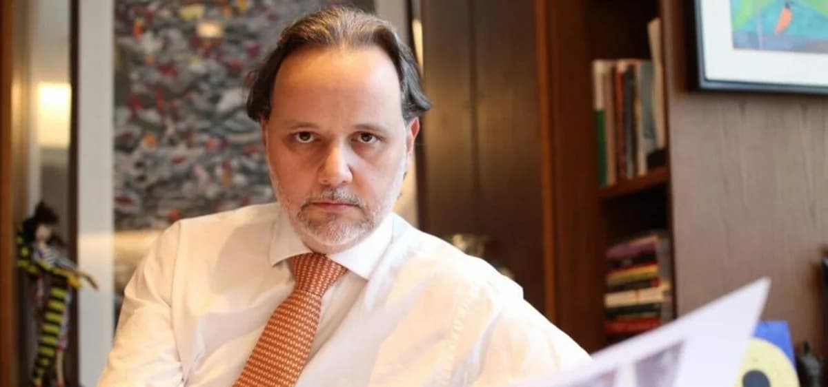 Juristas alertam para risco de favorecimento a Flávio no TSE