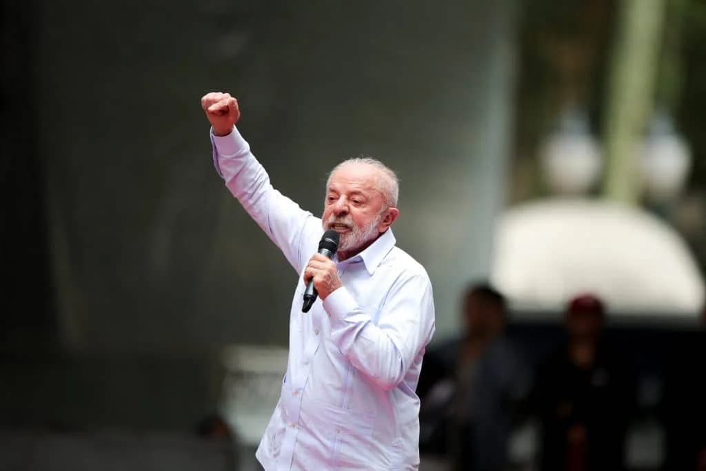 Aprovação de Lula atinge melhor marca e acende alerta na reta final das eleições