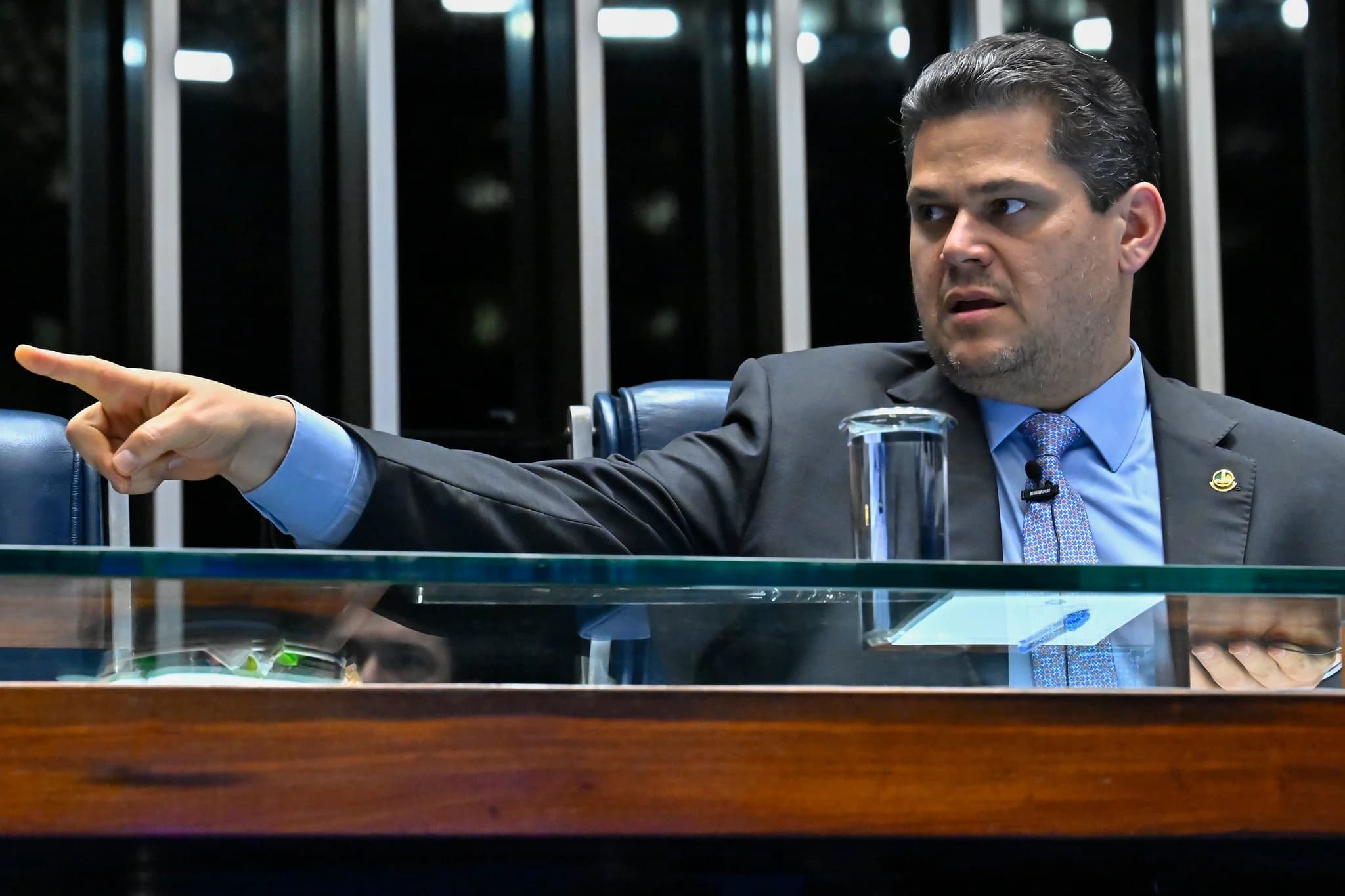 Alcolumbre articula permanência no poder e traça planos para o futuro do Senado