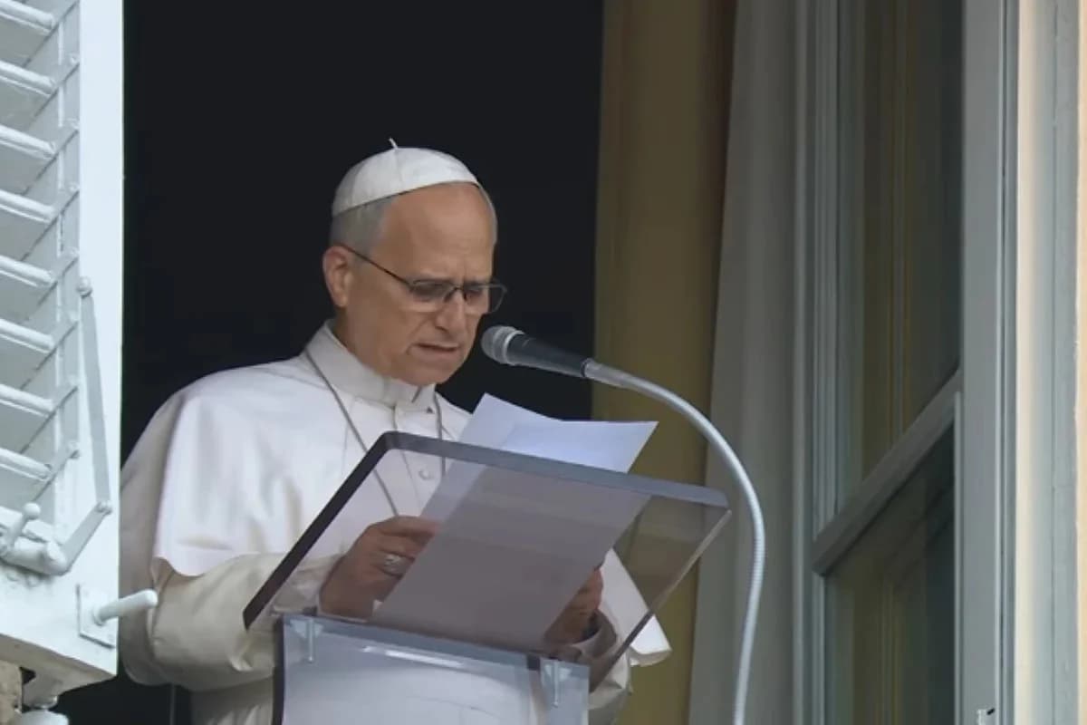 Após retirada de tumor, Papa Leão XIV ressurge no Vaticano