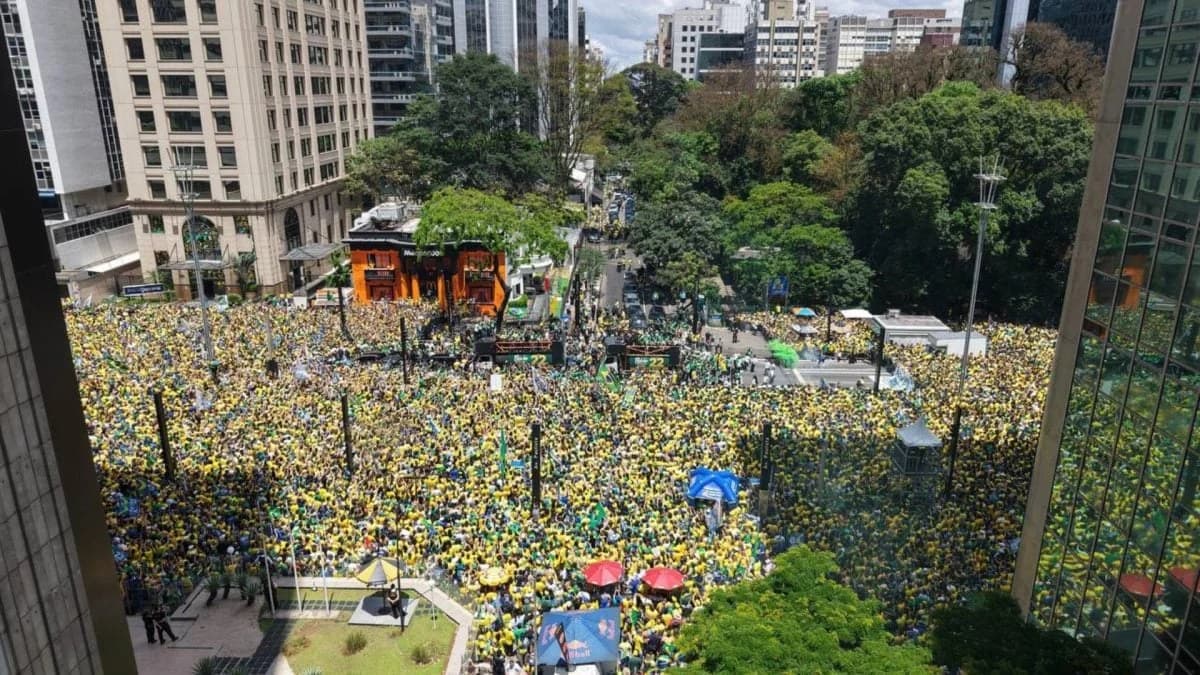 Sinal de alerta no bolsonarismo: manifestação na Paulista é menor que a de Lula