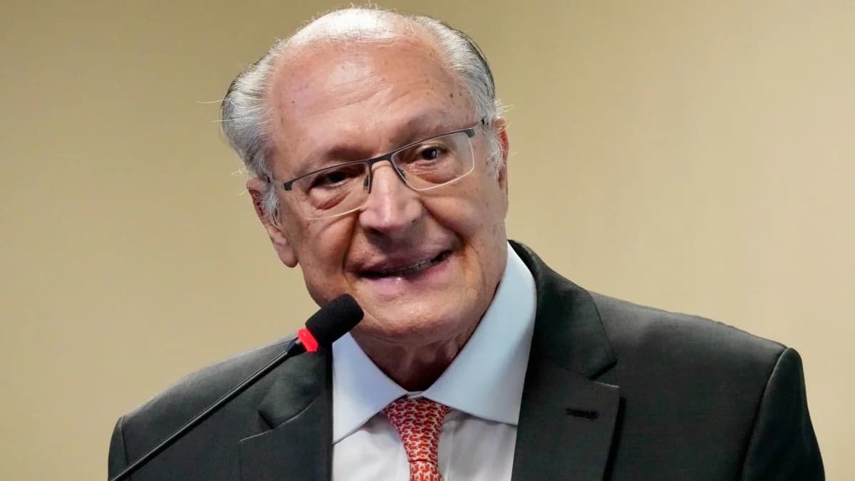 Alckmin alerta para risco a aposentadorias com plano de cortes de Flávio Bolsonaro