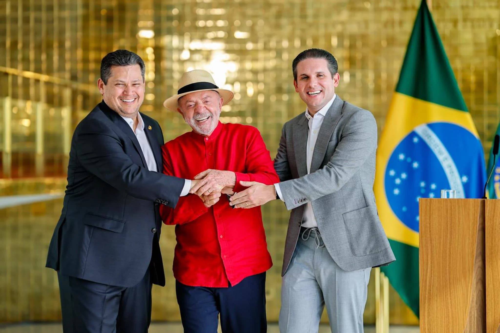 Congresso recua e promete apoio a Lula após derrota do clã Bolsonaro