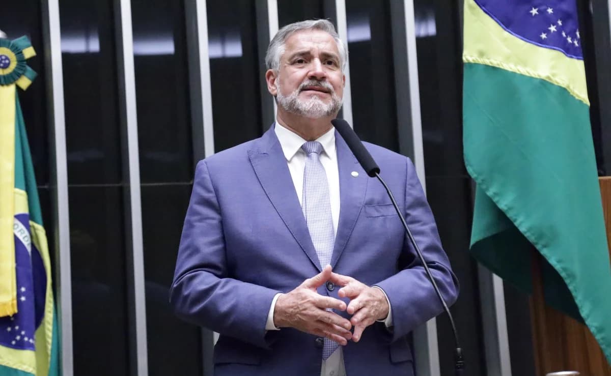 Fuga de Flávio Bolsonaro aos Estados Unidos amplia pressão por prisão de Jair Bolsonaro na Papuda