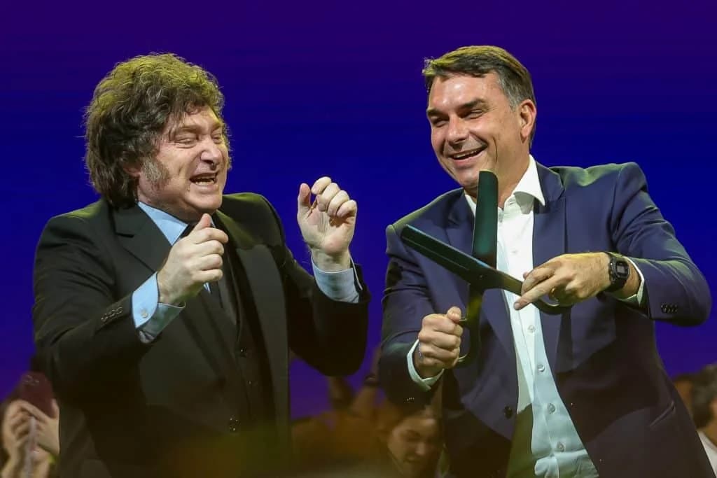 Fuga de Flávio Bolsonaro para os EUA teve apoio direto de Javier Milei