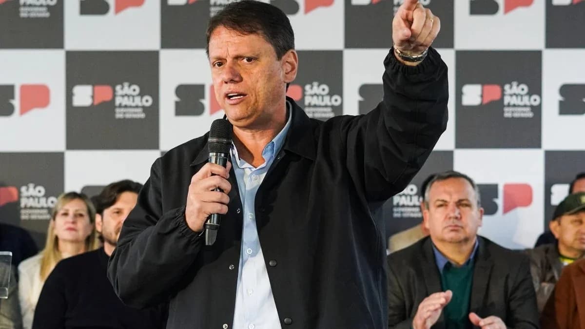 Tarcísio confronta bolsonarismo e manda Flávio aceitar vitória de Lula