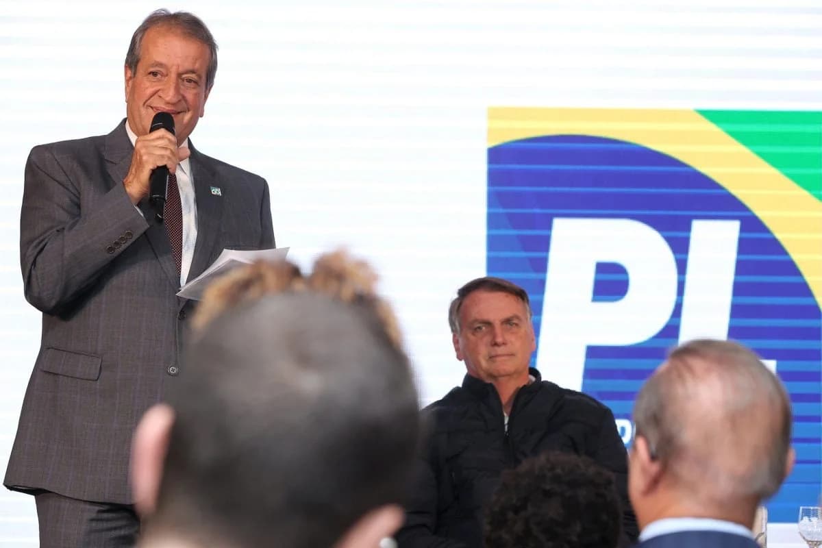 Bolsonaro e Costa Neto são cobrados por Moraes: Explicar presença em evento é urgente