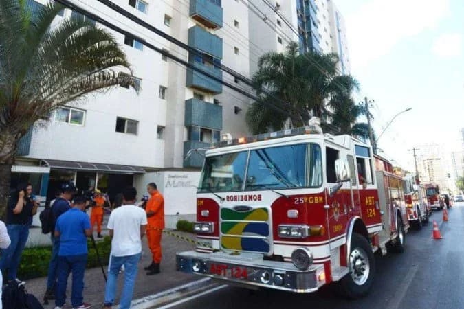 Homem acusado de provocar incêndio, causando a morte da própria mãe