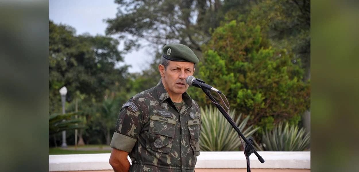 Militares que insistirem em comemorar golpe de 64 serão punidos, alerta comandante do Exército