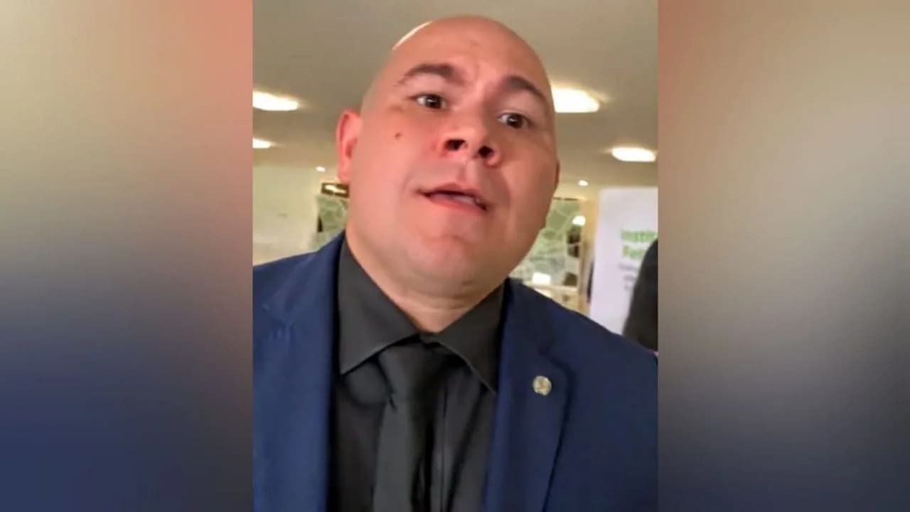 Repórter provoca Brunini, acusado de ter 5 parentes em empregos fantasmas, na frente das câmeras