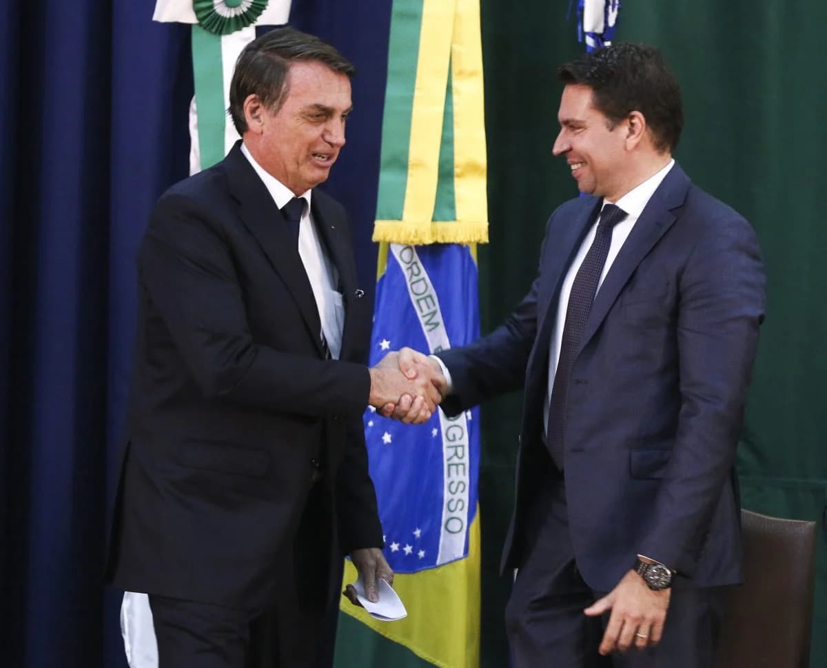 Candidato de Bolsonaro no Rio, Ramagem, consegue apoio de famílias Brazão, Garotinho e Cunha