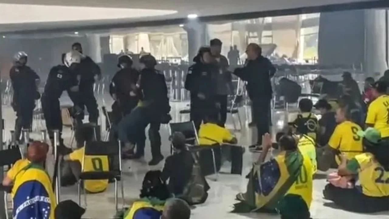 URGENTE: A tentativa de golpe durou 1h antes de desfazer-se, segundo fonte da PF