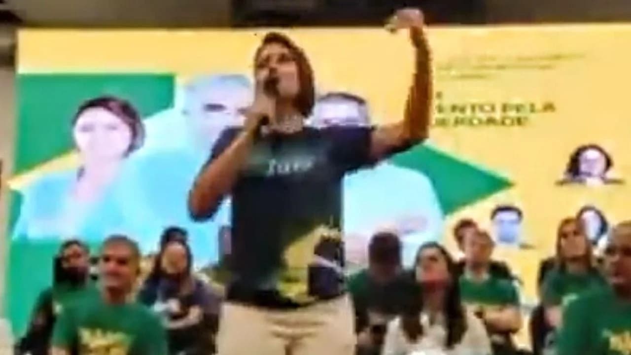 Em vídeo, Michelle reivindica joias e ataca Ciro no Ceará
