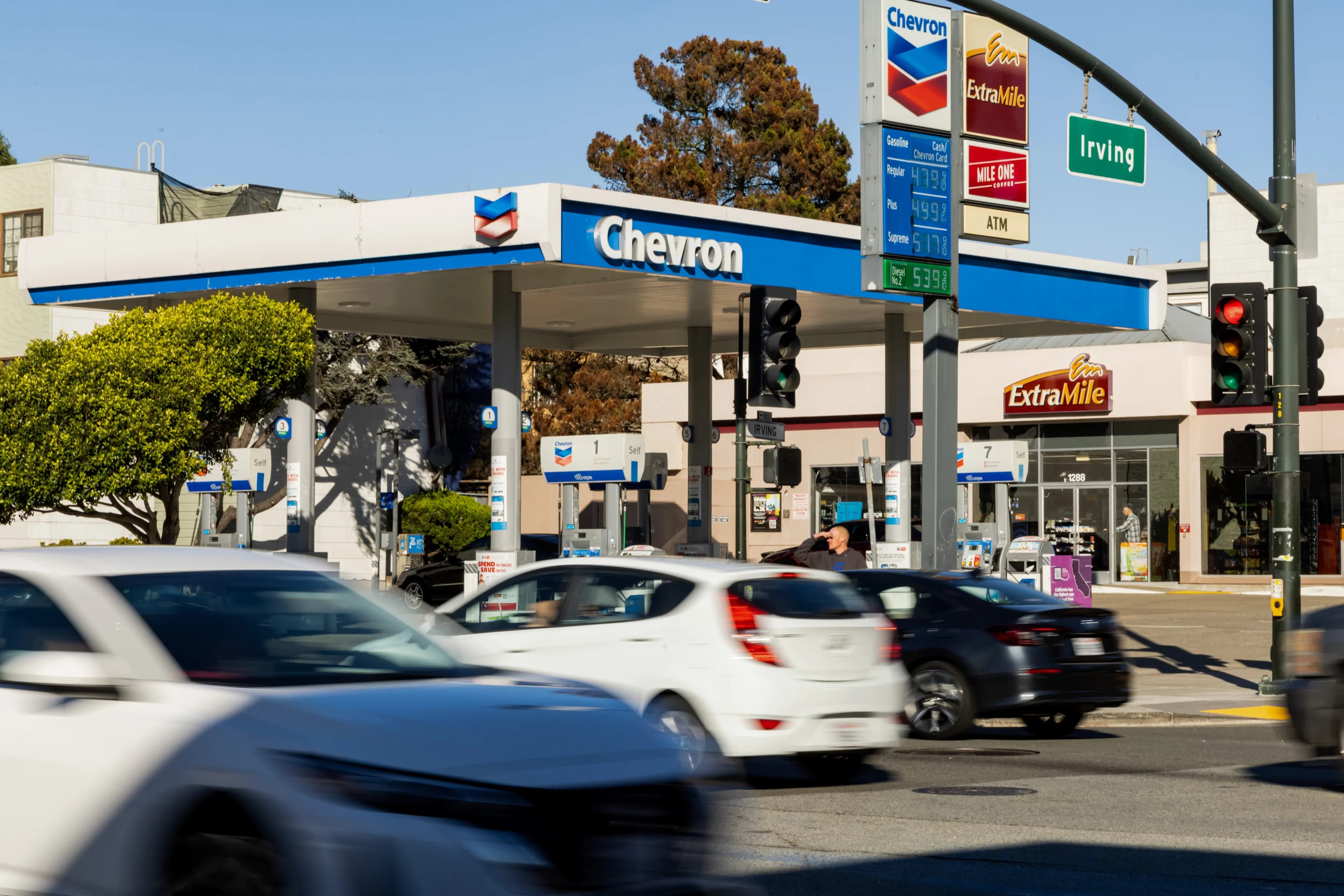 Ataque dos EUA à Venezuela agita o petróleo e turbina petroleiras