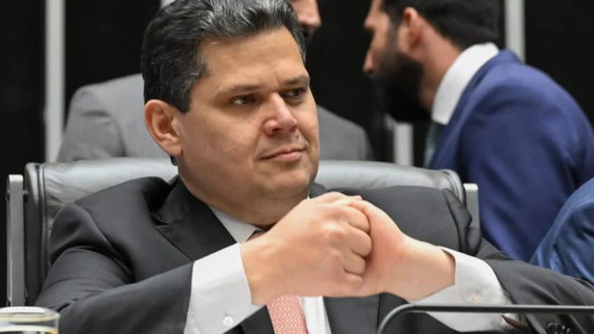 Alcolumbre crava união dos Poderes e cobra ação dura contra feminicídio