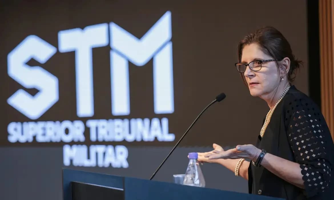 MPM pede perda da patente de Bolsonaro por "descaso" ético