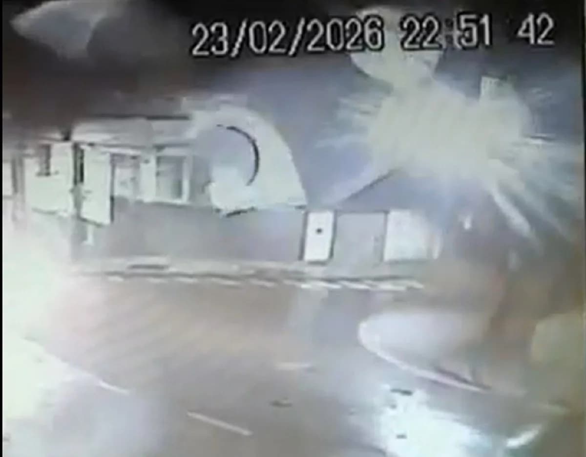 Vídeo flagra lama invadindo prédio e matando policial em Juiz de Fora