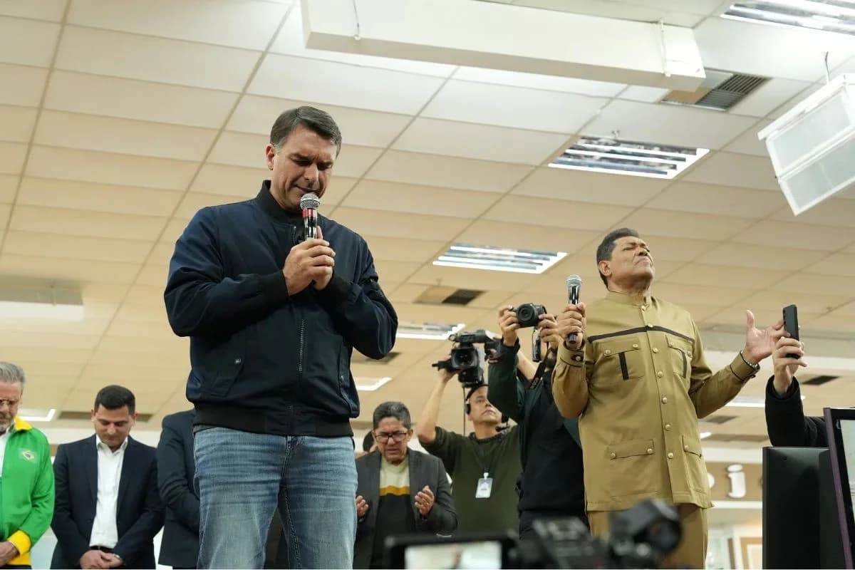Frente evangélica alerta para retrocesso com Flávio