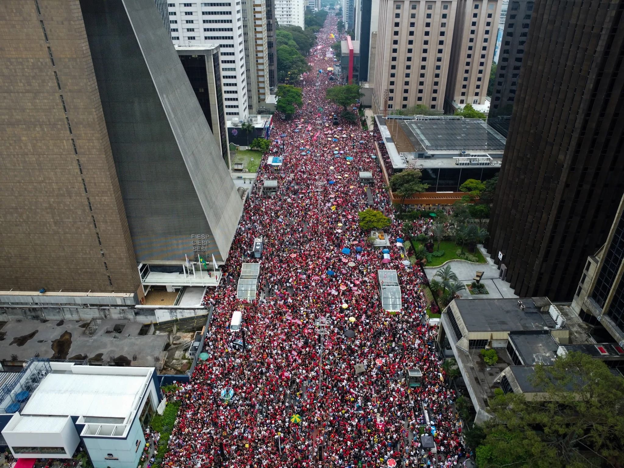 Lula alerta para abstenção e cobra mobilização