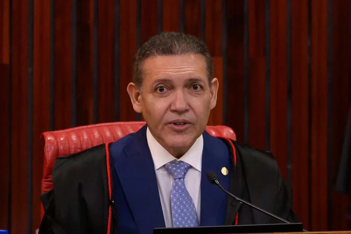 Kassio enfrenta pedido de afastamento do TSE