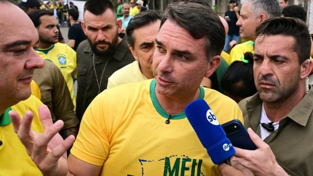 Quaest acende alerta para Flávio Bolsonaro