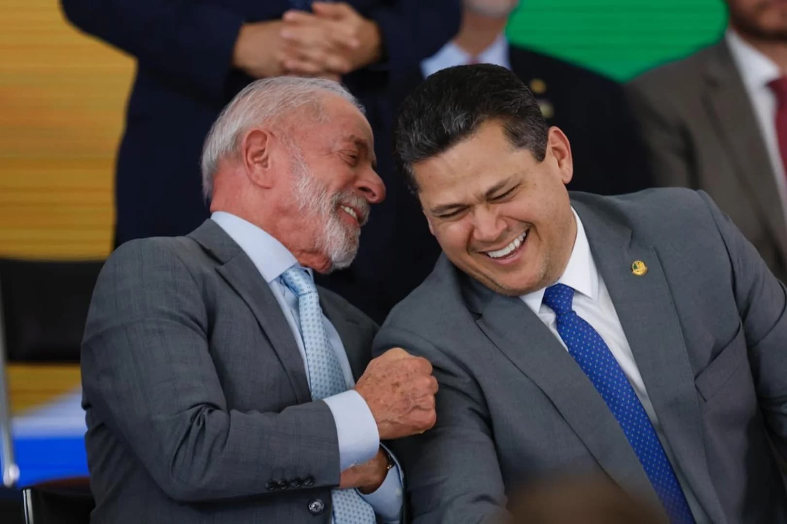 Senado aprova fim da escala 6 X 1