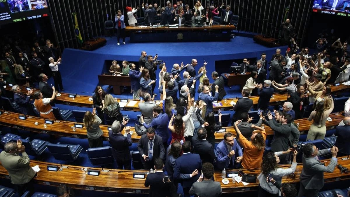 Senado enterra escala 6 X 1 por ampla maioria