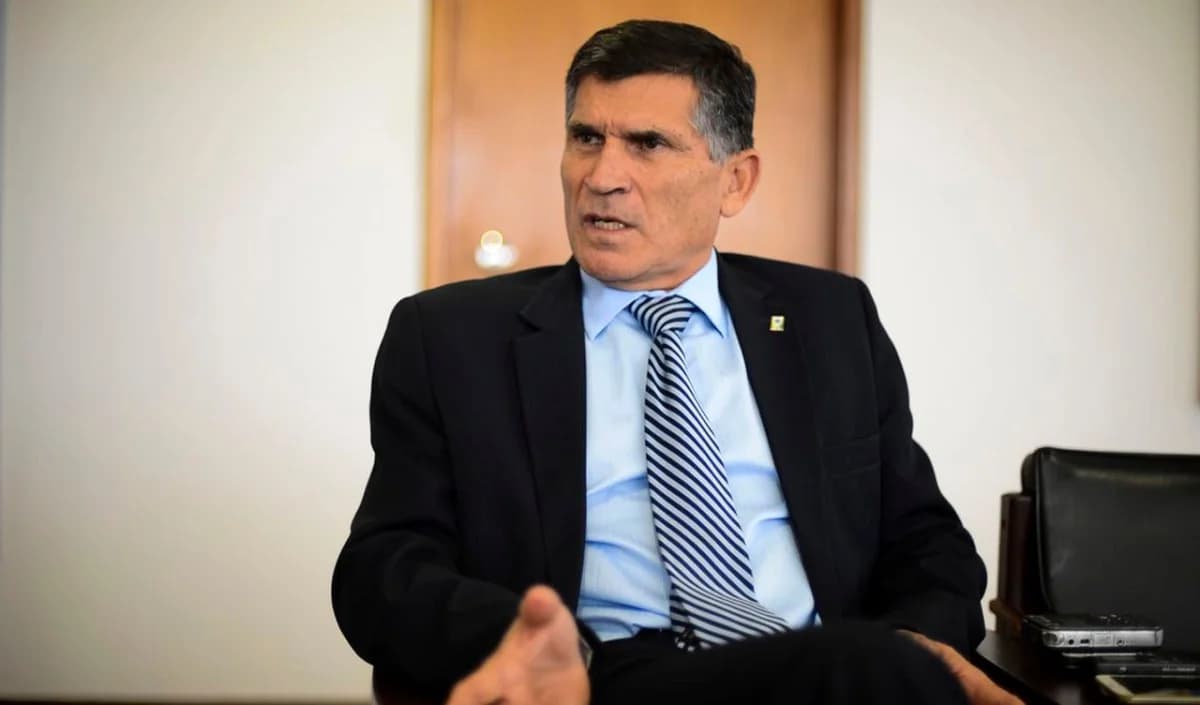 General denuncia ataque à soberania por filhos de Bolsonaro