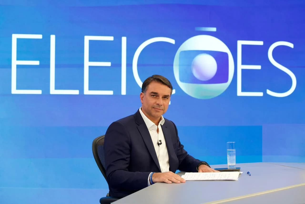 Flávio Bolsonaro encara entrevista decisiva na Globo