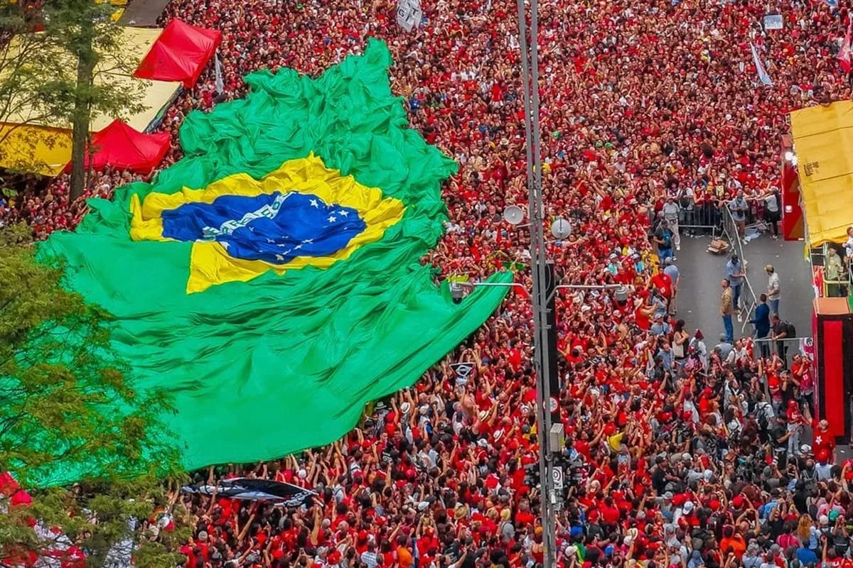 Veto e divisão cancelam ato pró-Lula em SP