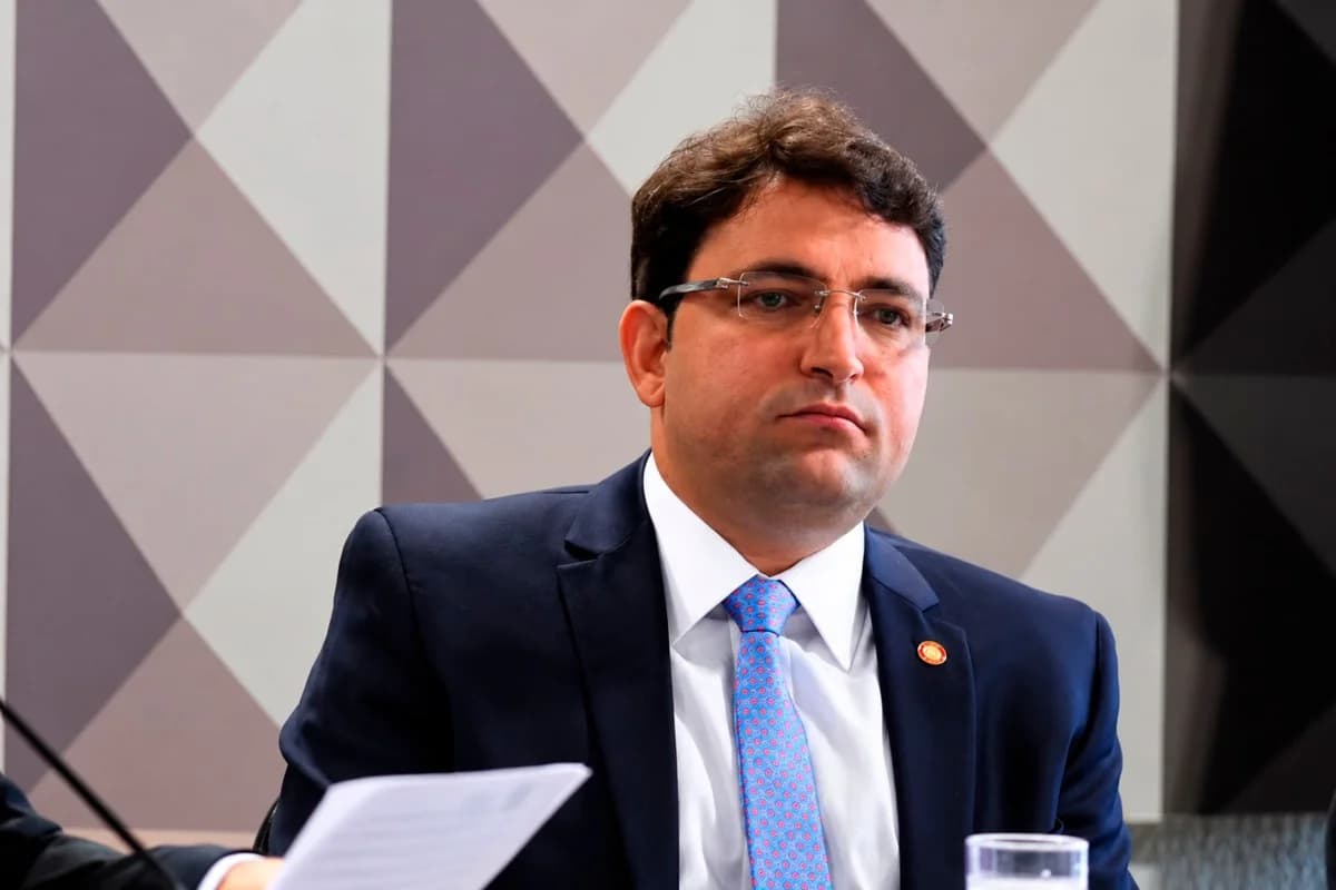 Vazamentos no STJ: Amigo de Flávio Bolsonaro é investigado por acesso ilegal a decisões