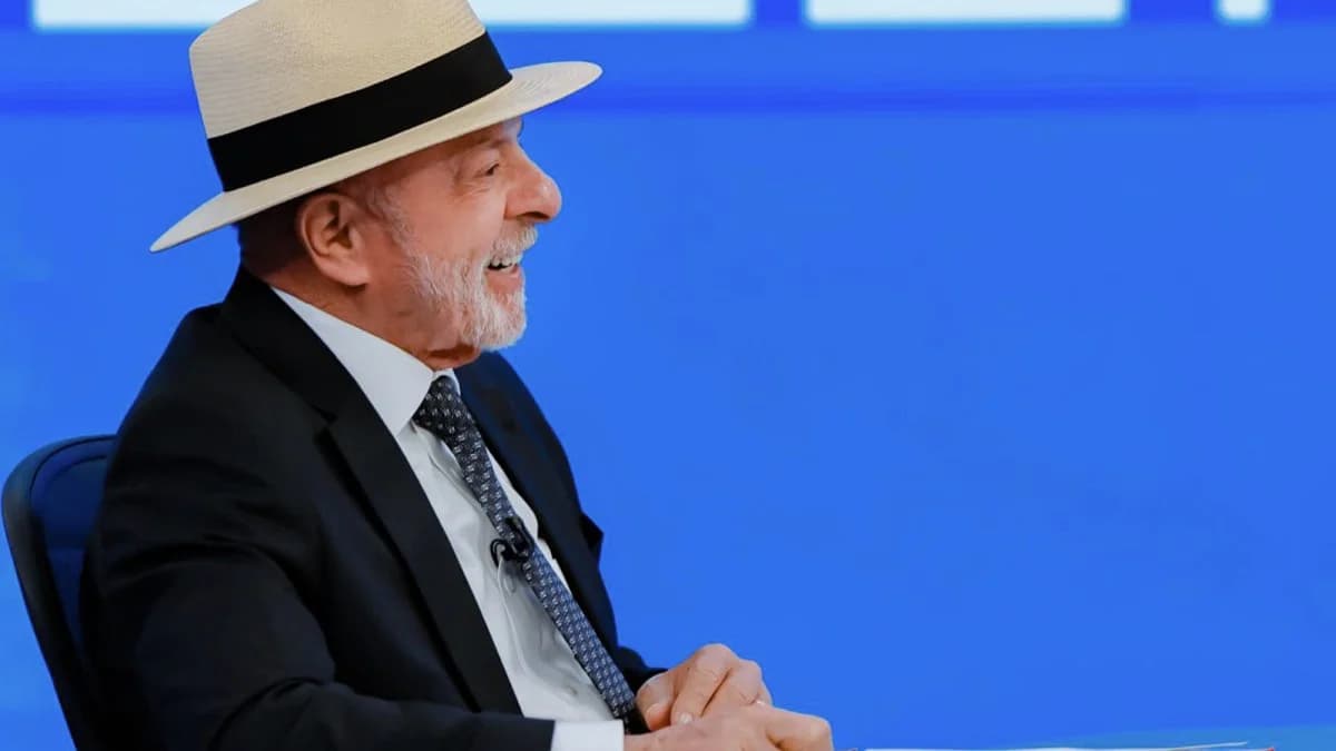 Checagem desmascara mentiras de Flávio Bolsonaro e comprova verdade de Lula